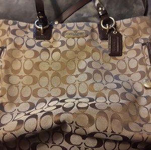 Coach purse, no tears or marks. Zippers work perfe
